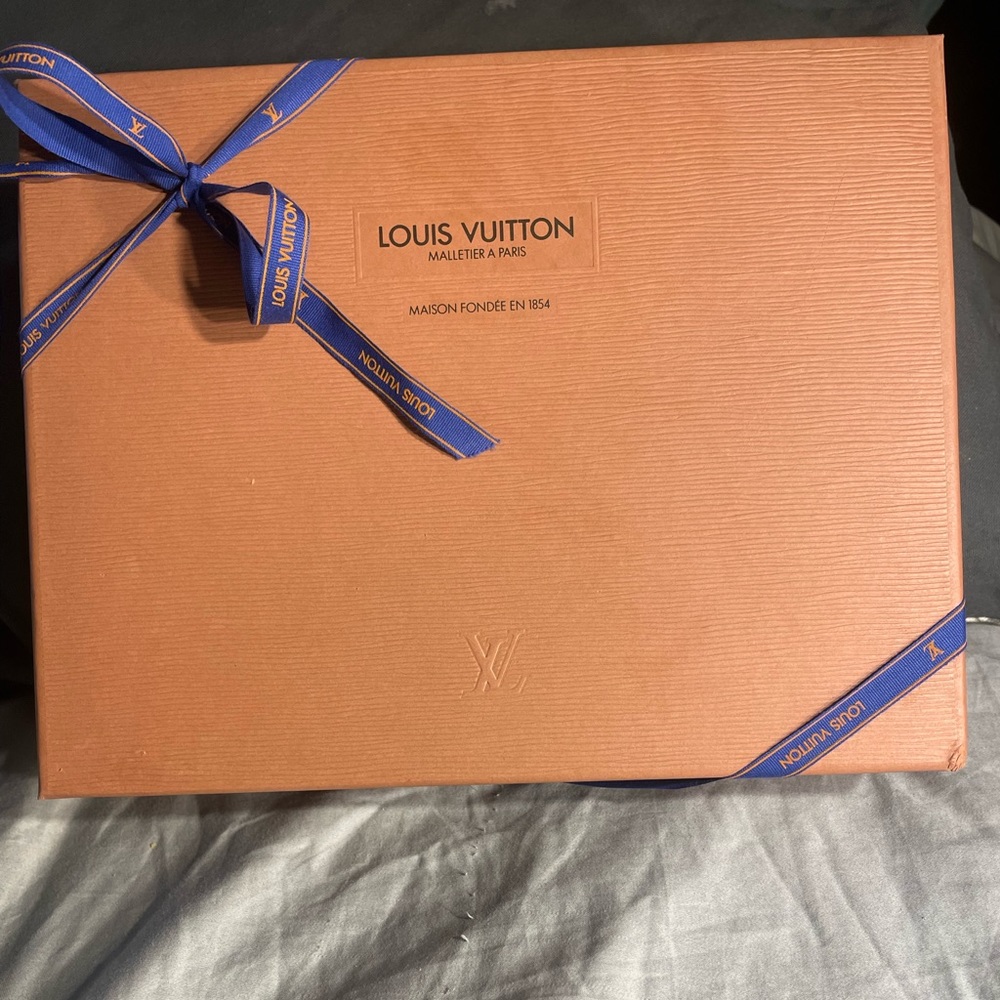 Louis Vuitton box